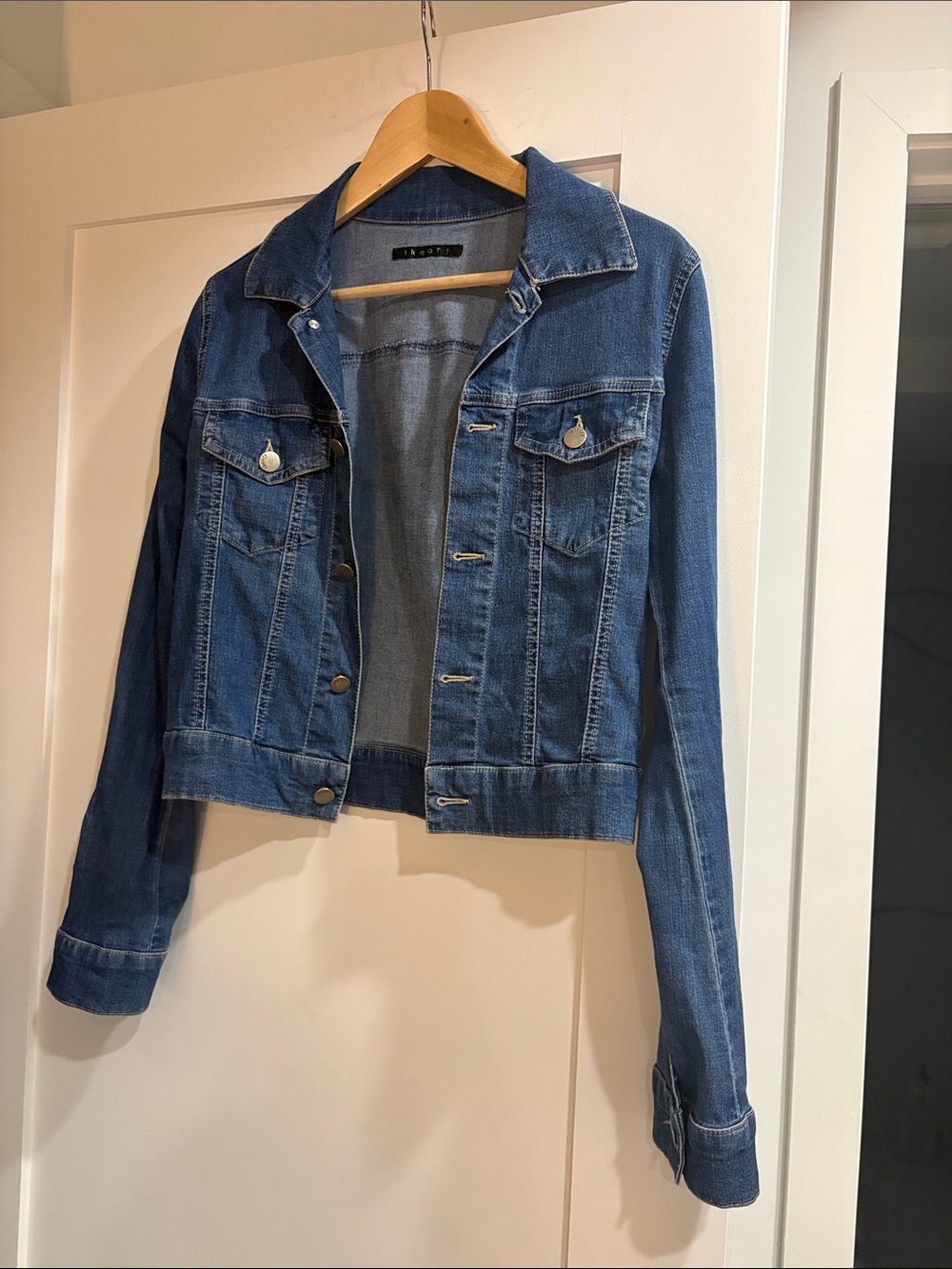 Theory Women's fitted Blue stretch Denim Jacket- IYKYK.